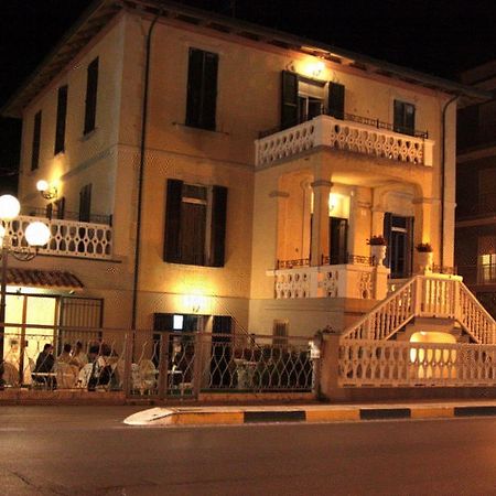 Hotel Villa Laura Rimini Zewnętrze zdjęcie